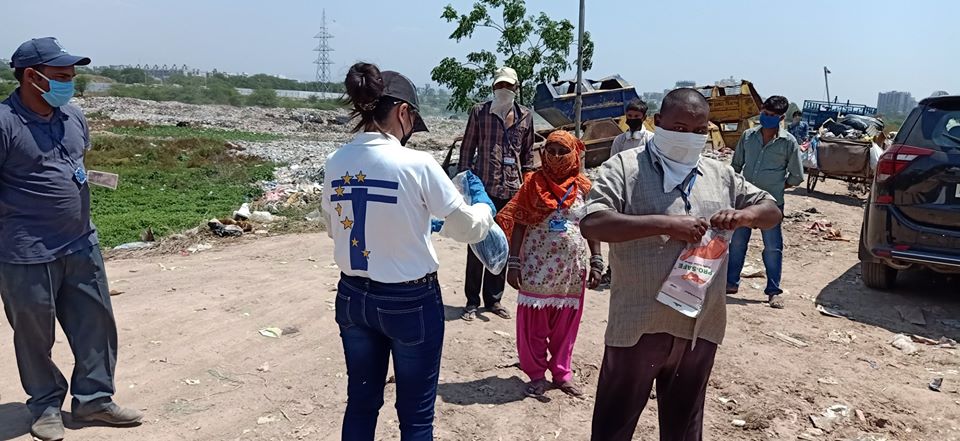 9th Gloves Distribution Drive at Peer Muchalla, Zirakpur, Singhpura, Dhakoli, Bishampura and Pabhat on 24th April 2020 Drive Photo